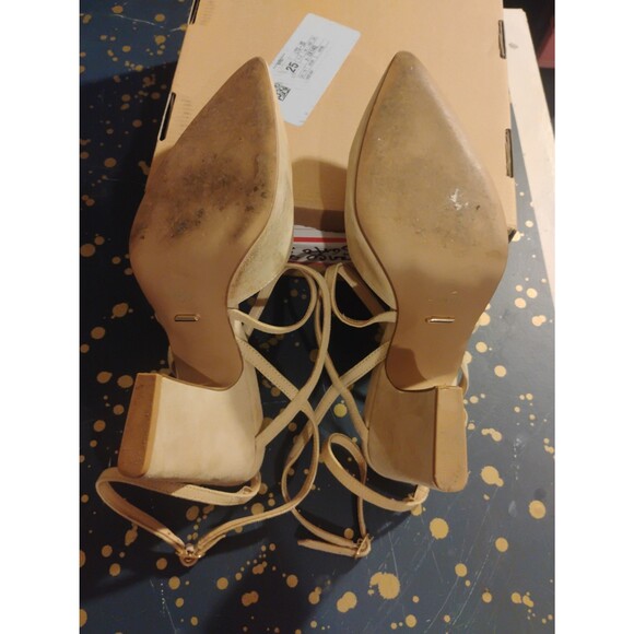 42 Gold "Fire" suede pointed toe, ankle strap pump - Picture 3 of 4